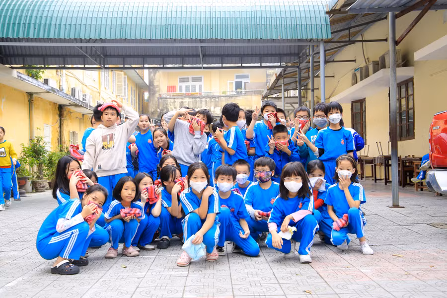 Buổi thực tập sẽ giúp cho học sinh có thể xử lý được nhiều tình huống khi xảy ra cháy thật, để đảm bảo an toàn tính mạng, sức khỏe cho các em. (Ảnh: Hoàng Hải)