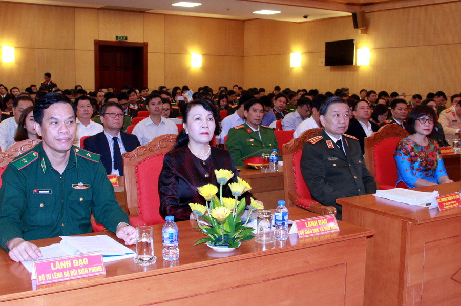 Thứ trưởng Bộ GD&ĐT Nguyễn Thị Nghĩa cùng các đại biểu bộ, ban, ngành T.Ư dự lễ mít tinh Thứ trưởng Bộ GD&ĐT Nguyễn Thị Nghĩa cùng các đại biểu bộ, ban, ngành T.Ư dự lễ mít tinh