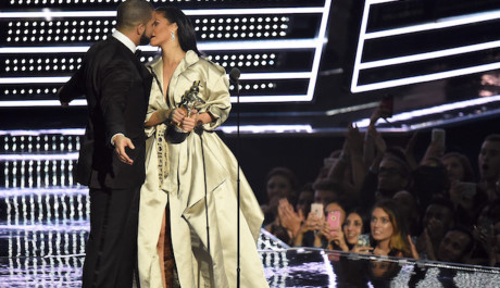 Rihanna và bạn trai mới lên kế hoạch làm đám cưới tại quê nhà - Ảnh 2 Rihanna va ban trai moi len ke hoach lam dam cuoi tai que nha - Anh 2