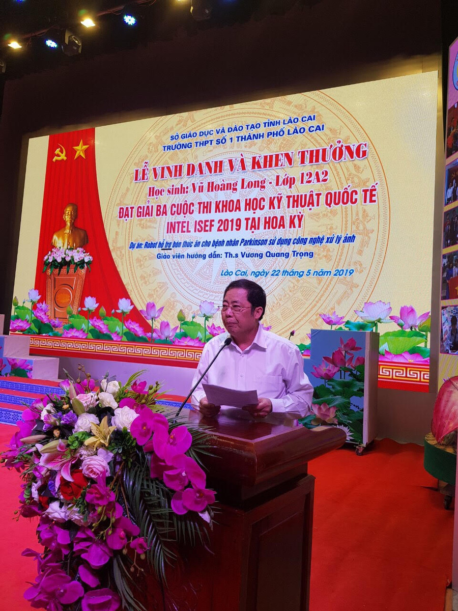 Ủy viên Ban thường vụ Tỉnh ủy, Phó Chủ tịch UBND tỉnh Lào Cai Nguyễn Thanh Dương phát biểu tại lễ vinh danh Vũ Hoàng Long Ủy viên Ban thường vụ Tỉnh ủy, Phó Chủ tịch UBND tỉnh Lào Cai Nguyễn Thanh Dương phát biểu tại lễ vinh danh Vũ Hoàng Long