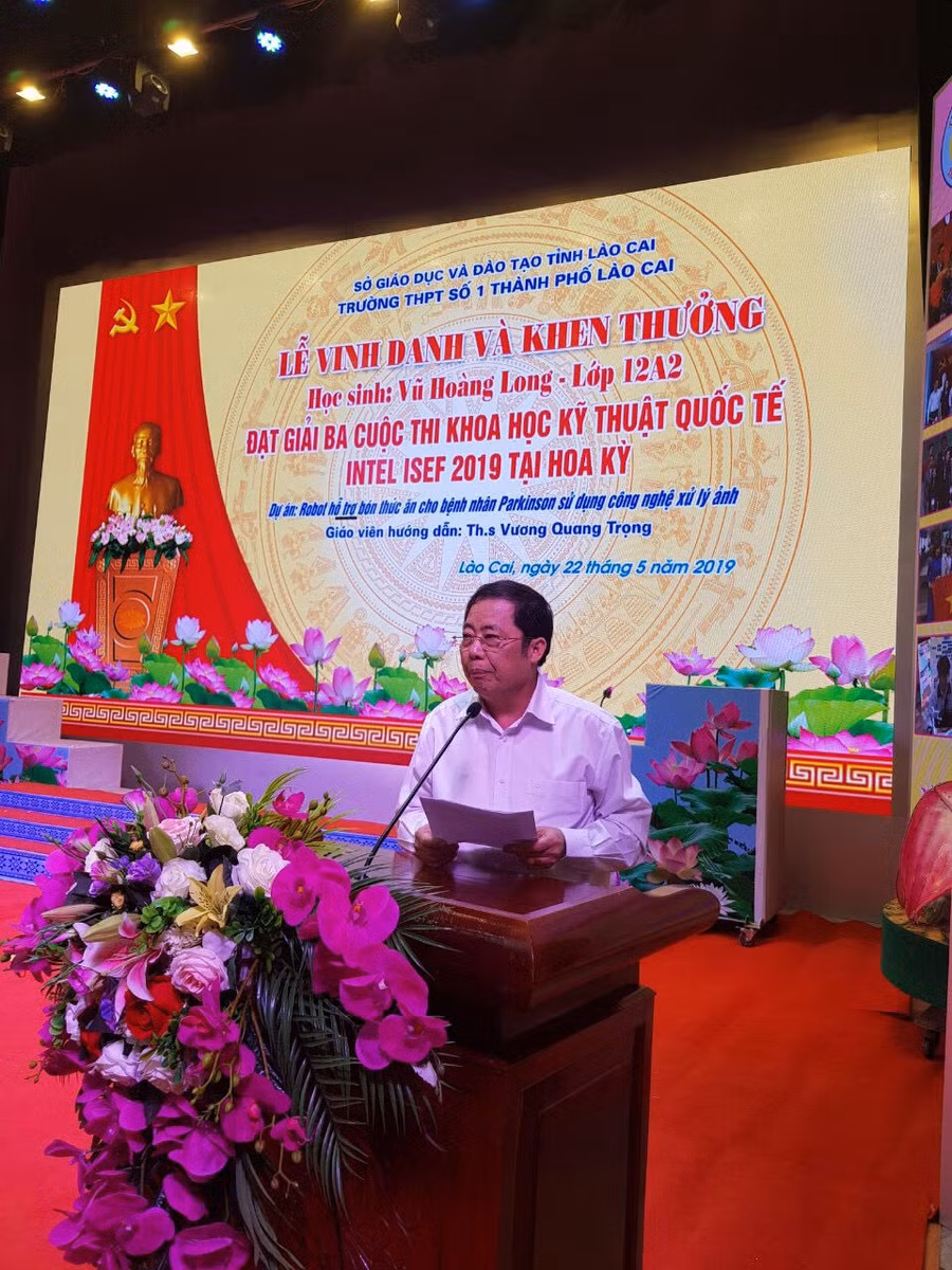 Ủy viên Ban thường vụ Tỉnh ủy, Phó Chủ tịch UBND tỉnh Lào Cai Nguyễn Thanh Dương phát biểu tại lễ vinh danh Vũ Hoàng Long