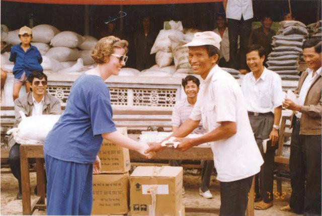 Cấp dưới đứng bờ, còn ông Bá Thanh tụt dép… lội ruộng - 3