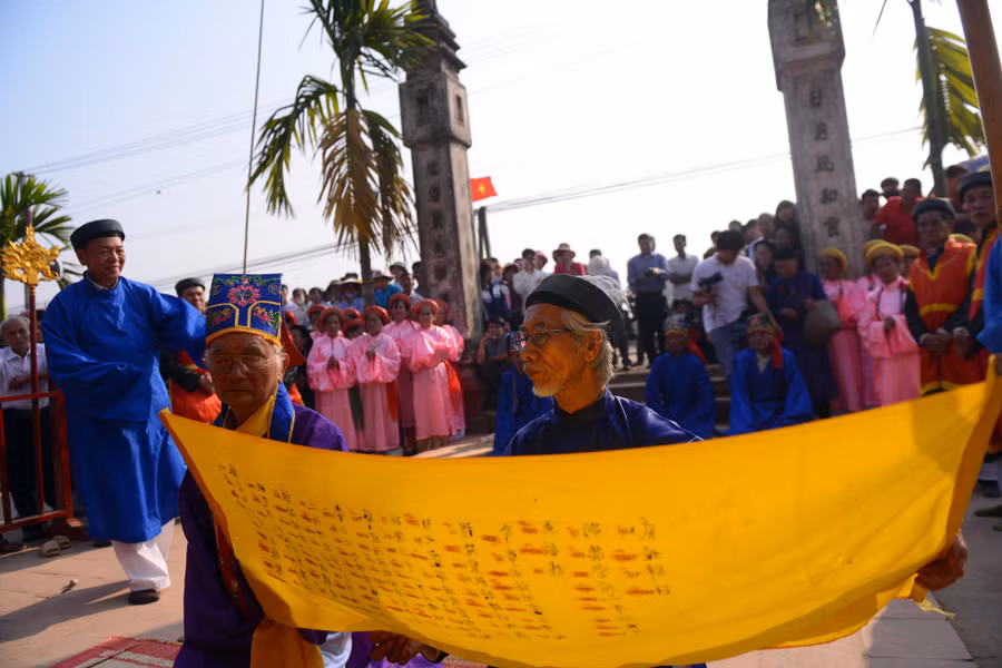 Lễ hội nhằm tưởng nhớ người xưa rèn sức khỏe cho binh sĩ. Sau này, trở thành trò chơi dân gian trong lễ hội truyền thống hàng năm của thanh niên làng Đông Lai.