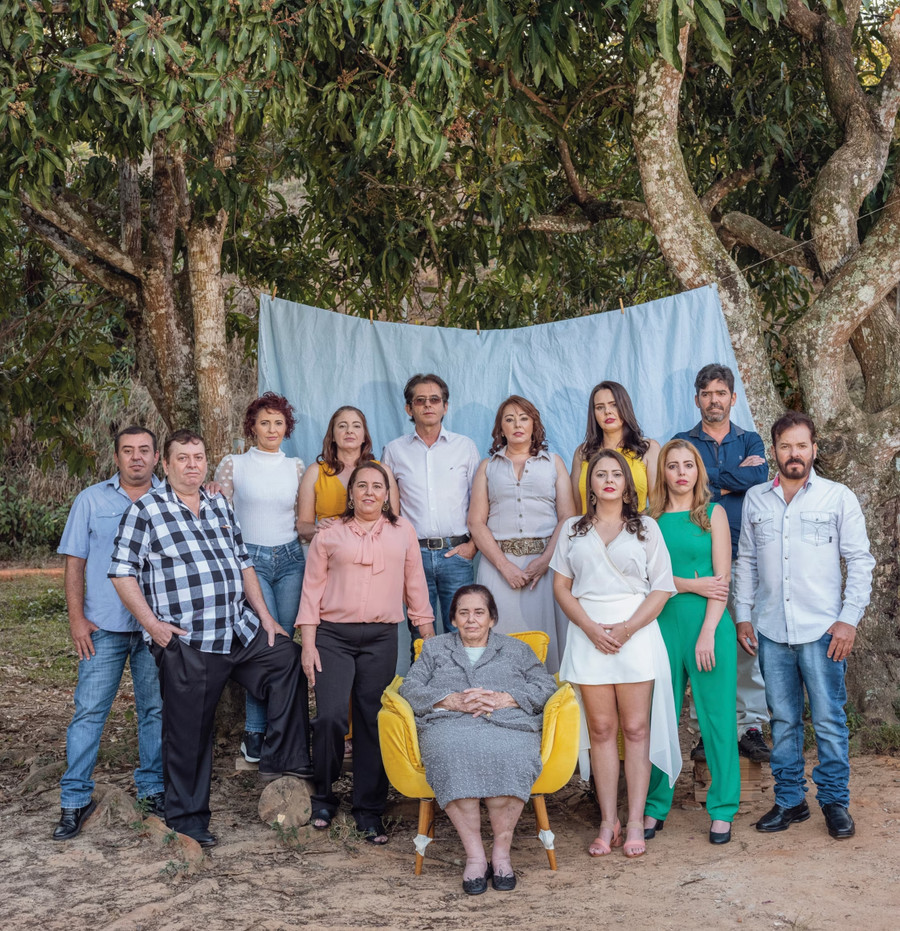 Bà Delina Fernandes (người ngồi ghế), trưởng làng hiện tại và các con cháu. Ảnh: Paula Ramón, Nationalgeographic.com Bà Delina Fernandes (người ngồi ghế), trưởng làng hiện tại và các con cháu. Ảnh: Paula Ramón, Nationalgeographic.com