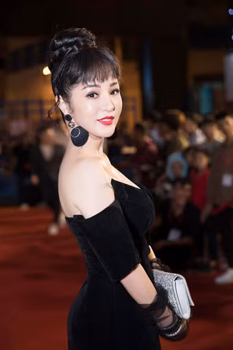 Là một trong những nữ diễn viên hài thành công trong sự nghiệp, được đông đảo khán giả yêu mến, thế nhưng danh hài Thúy Nga lại từng trải qua cuộc sống hôn nhân không mấy êm đềm.