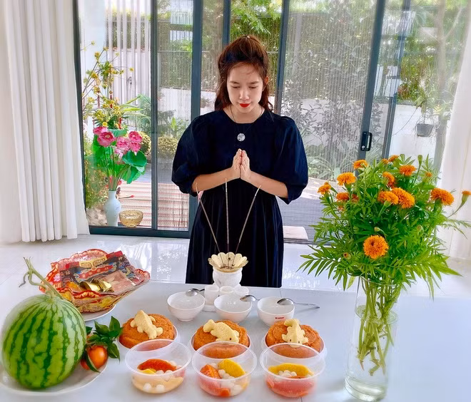 Cận cảnh mâm cỗ cúng ông Công ông Táo của Lý Hải, Minh Hà và loạt sao Việt
