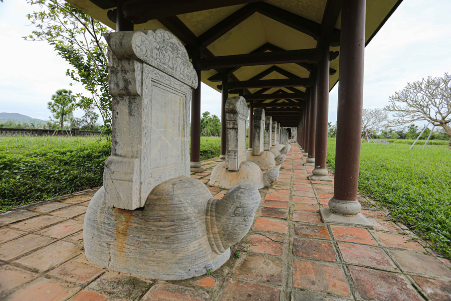 32 bia ở Văn miếu Huế khắc tên 293 Tiến sĩ thì riêng Bùi Văn Dị một mình một bia. 32 bia ở Văn miếu Huế khắc tên 293 Tiến sĩ thì riêng Bùi Văn Dị một mình một bia.