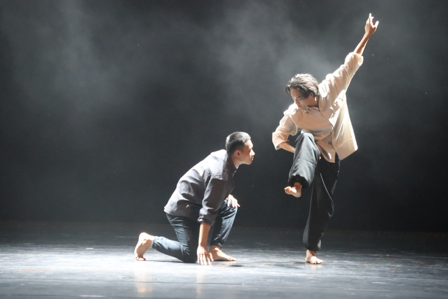 Thí sinh Lò Hải Anh với tác phẩm 'We are more than we are', giải Nhì múa đương đại. Ảnh: Thanh Hoa.