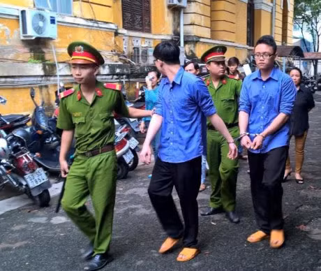 Ke hoach trom ket sat cua “quy tu” bien doi nhan cach - Anh 1