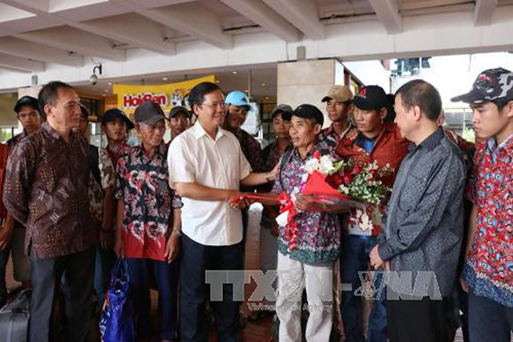 Indonesia lần đầu trao trả ngư dân Việt Nam trên biển