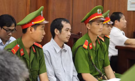 Vu dung nhuc hinh o Phu Yen: Nguyen thieu uy cong an duoc giam an - Anh 1