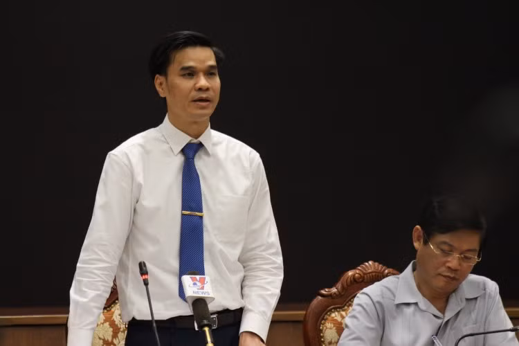 Phó Chủ tịch UBND quận Nam Từ Liêm (TP Hà Nội) Nguyễn Quốc Nam thông tin tại buổi giao ban báo chí.