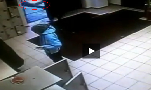 Nuc cuoi ten trom nga song soai khi bo chay