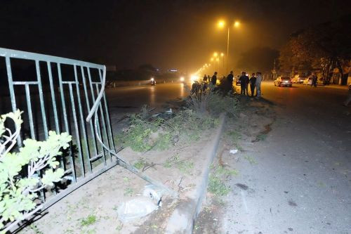 Gần 50 mét dải phân cách bị cày nát