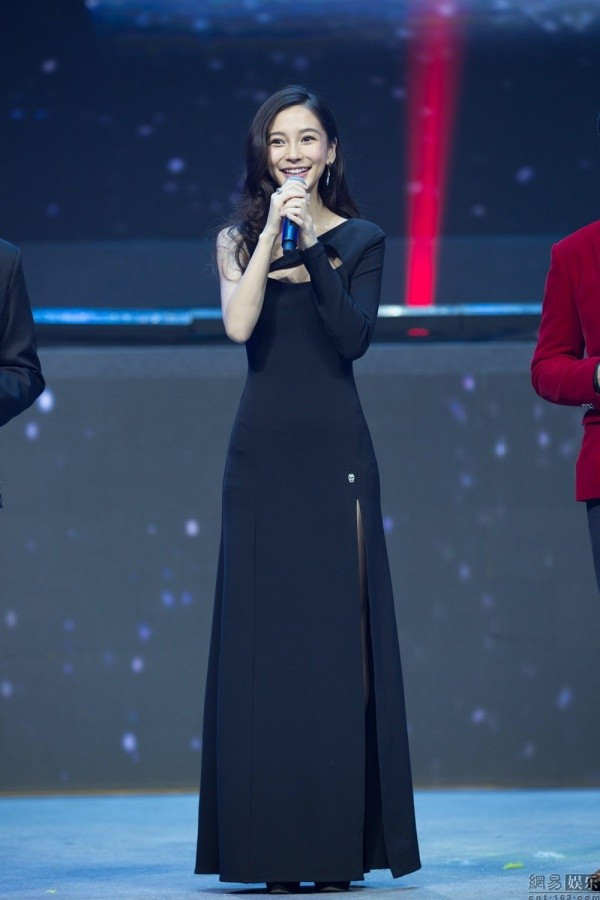 Angela Baby khoe nhẫn kim cương khủng của Huỳnh Hiểu Minh tặng 1 Angela Baby khoe nhẫn kim cương khủng của Huỳnh Hiểu Minh tặng 1