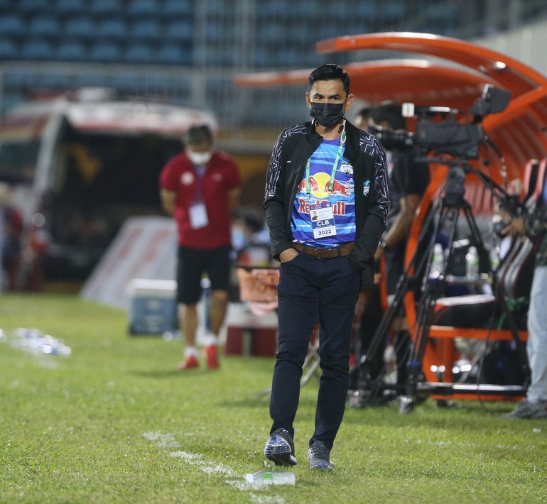 Huấn luyện viên Kiatisak thừa nhận bị đối thủ bắt bài.