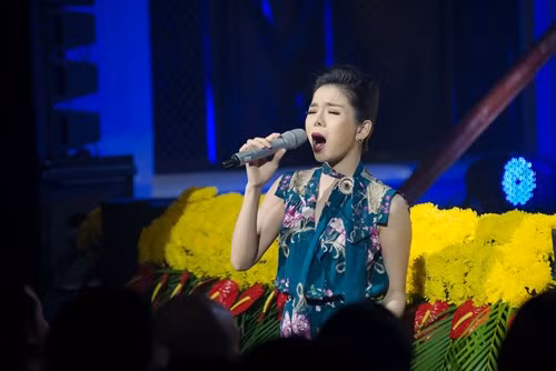 Dương Hoàng Yến vai trần quyến rũ bên đàn chị Lệ Quyên - ảnh 10