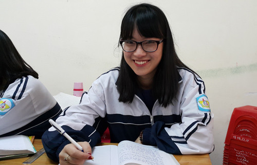 Nữ sinh Nghệ An "bắn" 7 thứ tiếng: "Mình quay clip chỉ để giải trí"