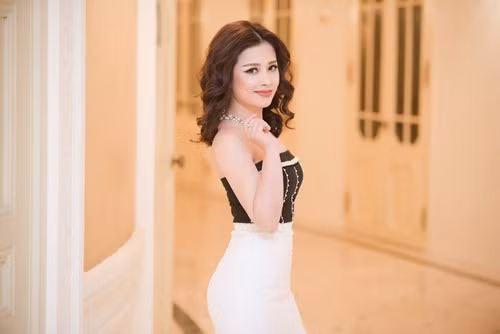 Dương Hoàng Yến vai trần quyến rũ bên đàn chị Lệ Quyên - ảnh 4