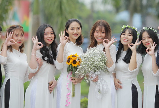 Các nữ sinh ngành Báo chí truyền thông của Trường ĐH Khoa học Thái Nguyên Các nữ sinh ngành Báo chí truyền thông của Trường ĐH Khoa học Thái Nguyên