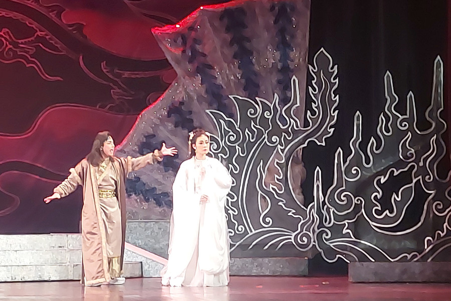 Dù thân liễu bồ mỏng manh nhưng công chúa An Tư vẫn khiến kẻ thù khiếp sợ. Ảnh: Bình Thanh. Dù thân liễu bồ mỏng manh nhưng công chúa An Tư vẫn khiến kẻ thù khiếp sợ. Ảnh: Bình Thanh.