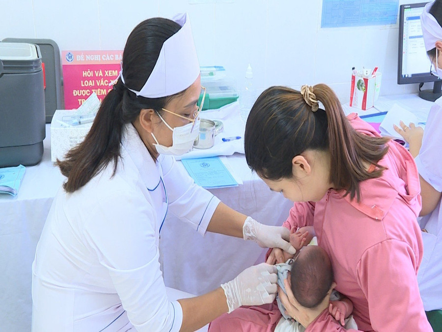 Mỗi tháng, Thanh Hóa có khoảng 14.000 trẻ bị tiêm trễ mũi. Mỗi tháng, Thanh Hóa có khoảng 14.000 trẻ bị tiêm trễ mũi.