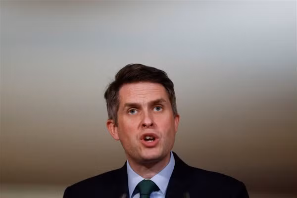 Bộ trưởng Gavin Williamson khẳng định giữ kỳ thi GCSE.