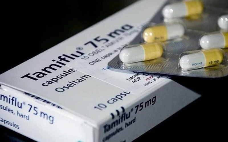 Tamiflu có thể gây ra một số tác dụng phụ, thường gặp nhất là nôn ói.