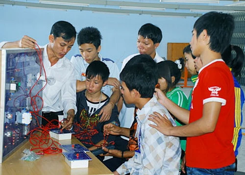 Trường TCCN: Muốn tồn tại phải đào tạo kỹ năng cho người thất nghiệp, người nghèo