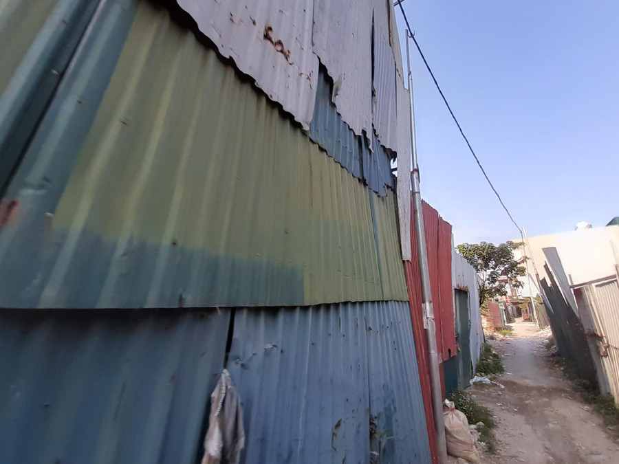 Vi phạm trật tự đô thị tại phường Định Công, quận Hoàng Mai (Hà Nội). Vi phạm trật tự đô thị tại phường Định Công, quận Hoàng Mai (Hà Nội).