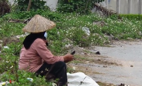 Đánh rơi ví tiền thử lòng bà cụ và cái kết ý nghĩa - Ảnh 2