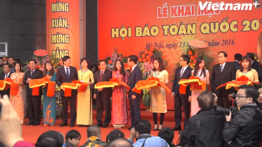 Tưng bừng ngày khai hội báo lần đầu tiên tại Hà Nội