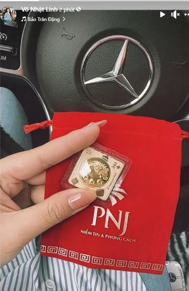 Võ Nhật Linh cũng khoe mua vàng mong cầu tài lộc, kinh doanh phát đạt.