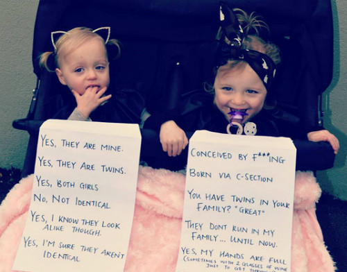 Bức ảnh của hai con chị được tung lên Facebook hôm 9/7 đã gây xôn xao cộng đồng mạng. sinhdoi2-6162-1437016799.jpg