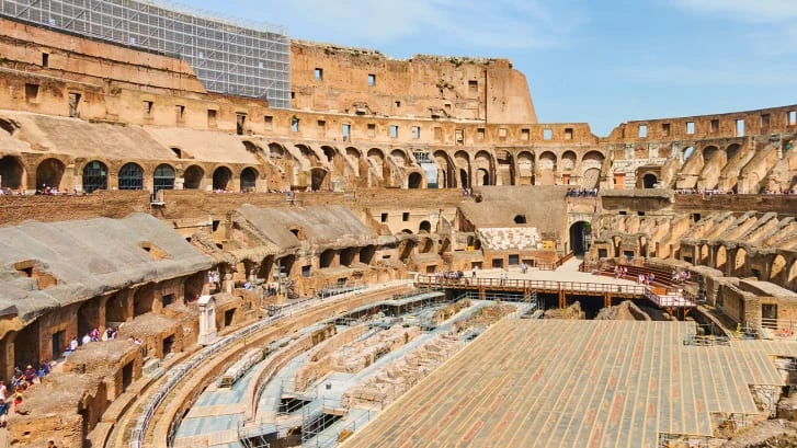 Khách du lịch tham quan Đấu trường La Mã của Rome. Ảnh: Getty Images