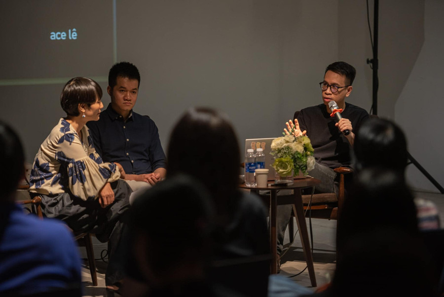 Giám tuyển Ace Lê và nghệ sĩ Xuân Lam, Trương Uyên Ly chia sẻ về thị trường nghệ thuật tại Việt Nam. Giám tuyển Ace Lê và nghệ sĩ Xuân Lam, Trương Uyên Ly chia sẻ về thị trường nghệ thuật tại Việt Nam.