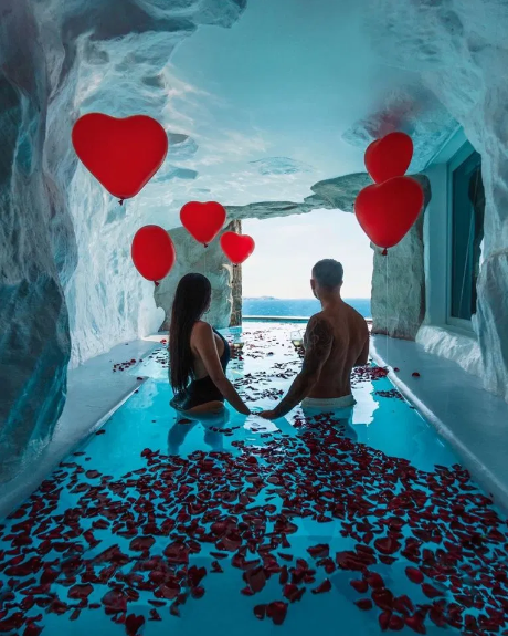  Có vẻ các cặp đôi rất thích bồn tắm rải cánh hoa.