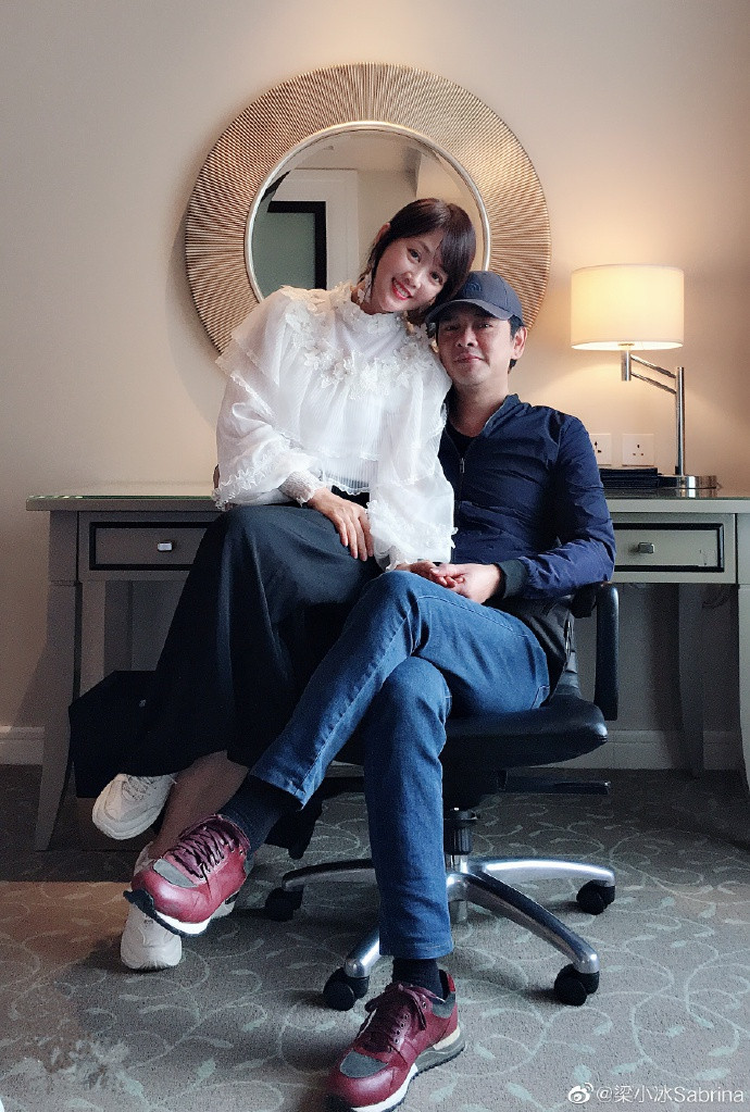 Cuộc sống chật vật nuôi chồng con ít người biết của "Chúc Anh Đài" Lương Tiểu Băng ảnh 3 'Chuc Anh Dai' Luong Tieu Bang va cuoc song chat vat nuoi chong con hinh anh 4 7524a0bagy1gadgofw56jj21e0225hdy.jpg