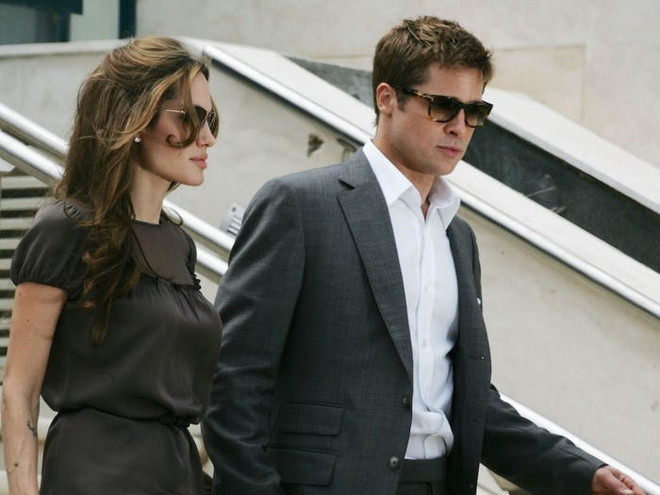 Mối quan hệ kéo dài từ năm 2004 đến năm 2016 với minh tinh Angelina Jolie giúp cả 2 người kiếm được số tiền đáng kể nhờ truyền thông và quảng cáo. Forbes ước tính họ cùng nhau gây dựng khối tài sản có tổng trị giá 555 triệu USD trong suốt 12 năm bên nhau. Ảnh: Getty. Tai tu Brad Pitt kiem tien va tieu xai xa xi nhu the nao hinh anh 5 5e4317ea4b661b2d2f20e975.jpg