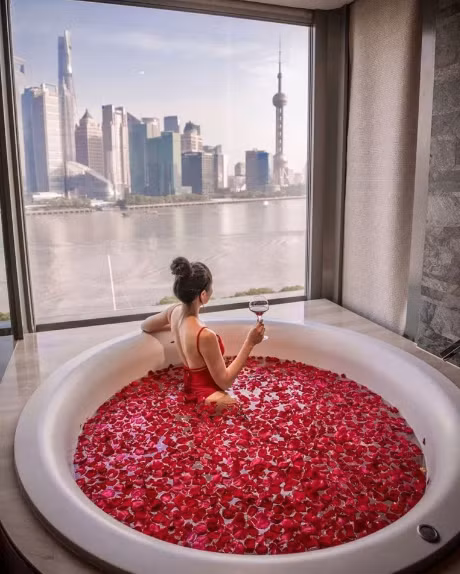  Căn nhà với góc nhìn thu trọn vẻ đẹp của thành phố Thượng Hải này thuộc về một tiểu thư gốc Á.