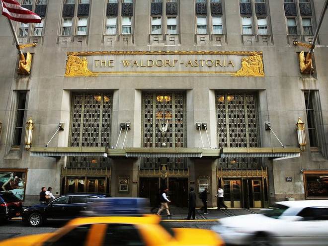 Danh mục bất động sản của Pitt và Jolie trải rộng khắp nước Mỹ và thậm chí ở một số địa điểm tại châu Âu với hàng loạt biệt thự, căn hộ xa xỉ trị giá hàng triệu USD. Ảnh: Getty. Tai tu Brad Pitt kiem tien va tieu xai xa xi nhu the nao hinh anh 8 5e442a292dae5c51013a32e7.jpg