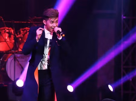 Ha Ho tinh tu Noo Phuoc Thinh khien fan phan khich