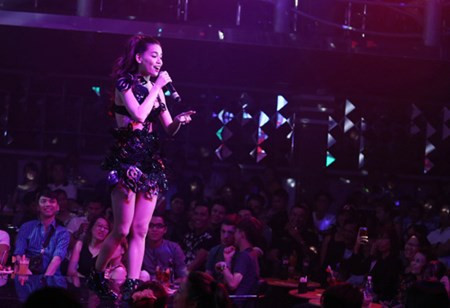 Hà Hồ tình tứ Noo Phước Thịnh khiến fan phấn khích Ha Ho tinh tu Noo Phuoc Thinh khien fan phan khich