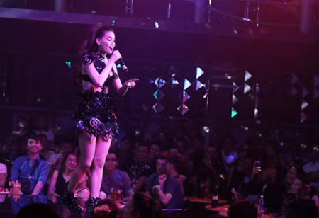 Ha Ho tinh tu Noo Phuoc Thinh khien fan phan khich