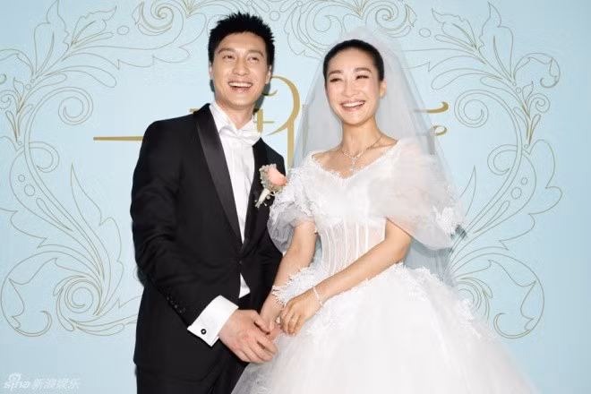 Hà Kiến Trạch cảm động tuyên bố: “Bất kể là ngày hôm qua, ngày hôm nay hay ngày mai, anh sẽ mãi ở bên em”.