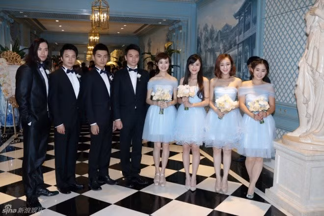 Dàn phù dâu và phù rể của lễ cưới.