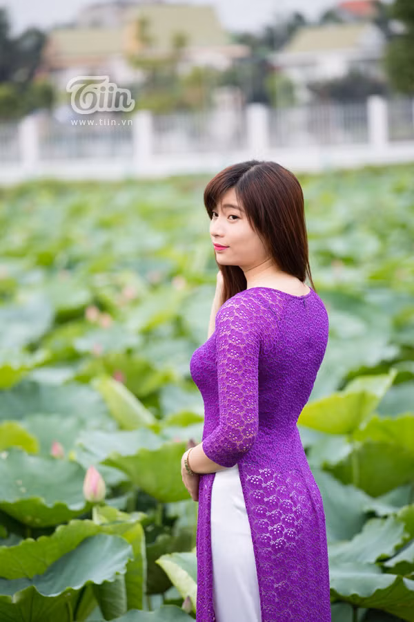 Giới trẻ Hà thành nô nức đi chụp sen Tây Hồ