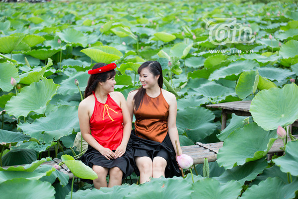 Giới trẻ Hà thành nô nức đi chụp sen Tây Hồ