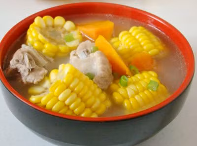 Thời tiết mùa hè dễ mệt mỏi, bát canh ngô sườn ngọt dịu sẽ giúp bạn thấy dễ chịu và ăn ngon miệng hơn. canh