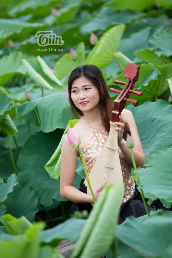 Giới trẻ Hà thành nô nức đi chụp sen Tây Hồ